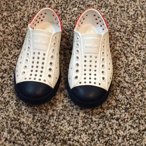 Kids Native Jefferson shoes. Unisex